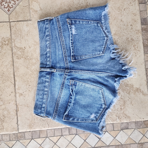 Bullhead Women's Blue Denim Shorts - Picture 4 of 4